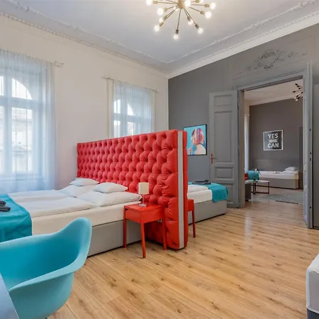 Appartement Faces - Funky Design In Vibrant Centre Budapest