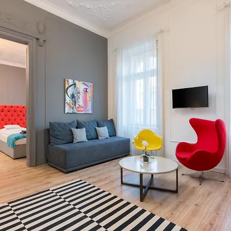 Faces - Funky Design In Vibrant Centre Budapest