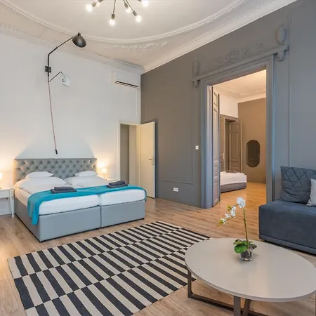 Faces - Funky Design In Vibrant Centre * Budapest