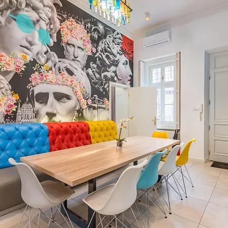 Faces - Funky Design In Vibrant Centre Budapest