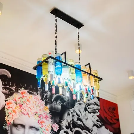 Faces - Funky Design In Vibrant Centre Budapest