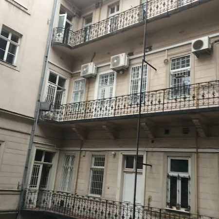 Faces - Funky Design In Vibrant Centre