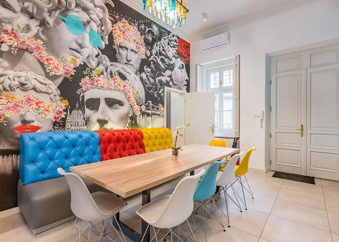 Faces - Funky Design In Vibrant Centre Budapešť
