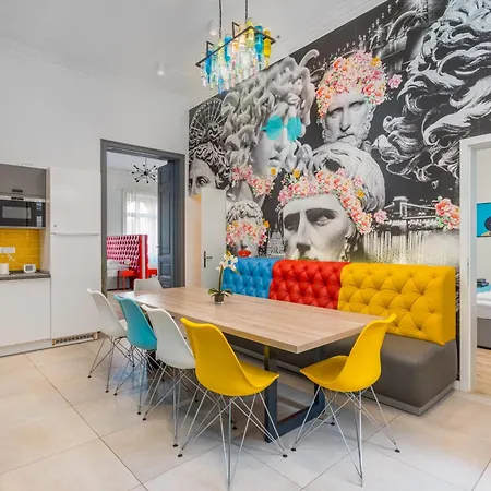 Faces - Funky Design In Vibrant Centre Apartamento