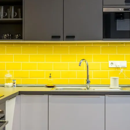 Apartamento Faces - Funky Design In Vibrant Centre