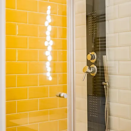 아파트 Faces - Funky Design In Vibrant Centre *