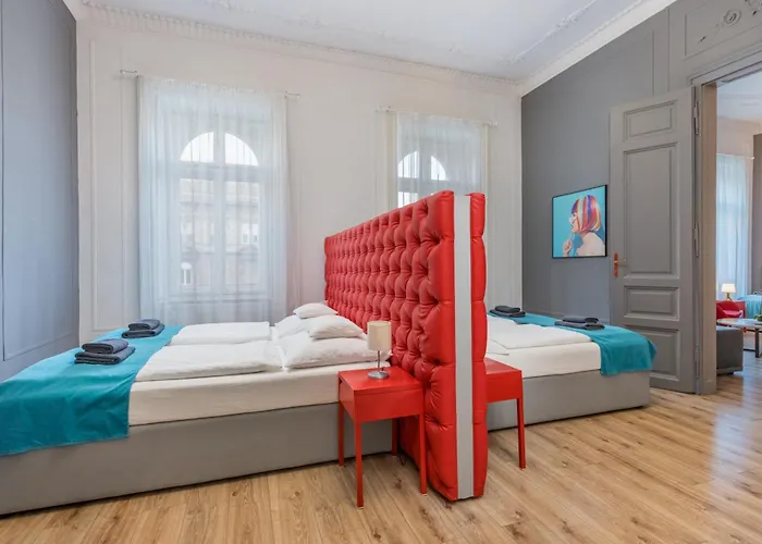 Apartment Faces - Funky Design In Vibrant Centre