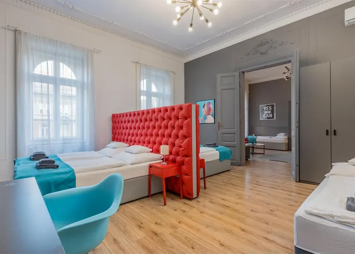 Apartment Faces - Funky Design In Vibrant Centre Budapest