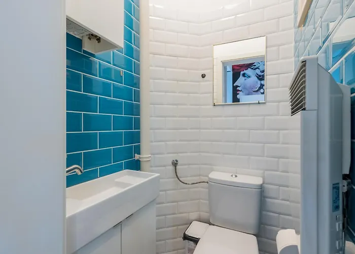 Apartment Faces - Funky Design In Vibrant Centre