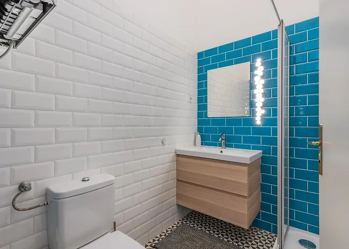 Faces - Funky Design In Vibrant Centre Apartament *