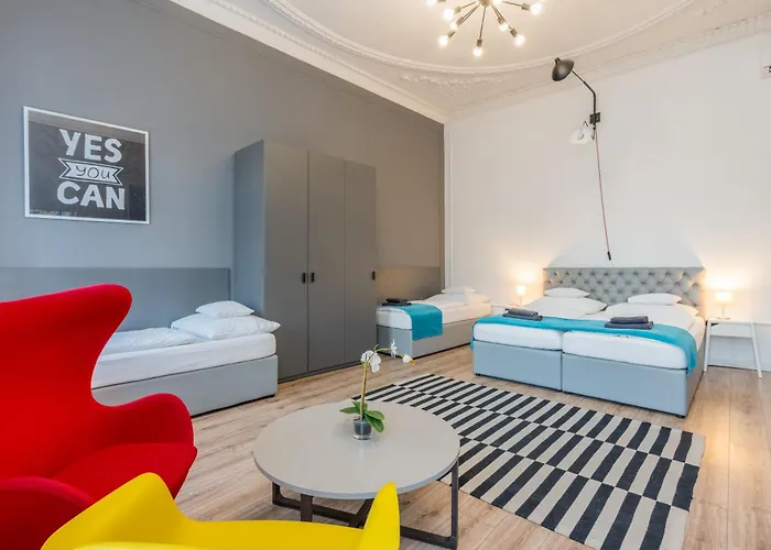 Faces - Funky Design In Vibrant Centre Apartment Budapest