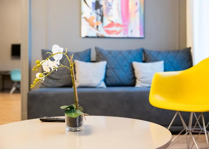 Faces - Funky Design In Vibrant Centre Apartament *