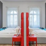 Apartman Faces - Funky Design In Vibrant Centre *