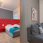 Faces - Funky Design In Vibrant Centre Apartman Budapest