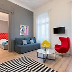 Faces - Funky Design In Vibrant Centre Budapest