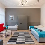 Faces - Funky Design In Vibrant Centre Apartman Budapest
