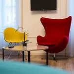 Faces - Funky Design In Vibrant Centre Daire