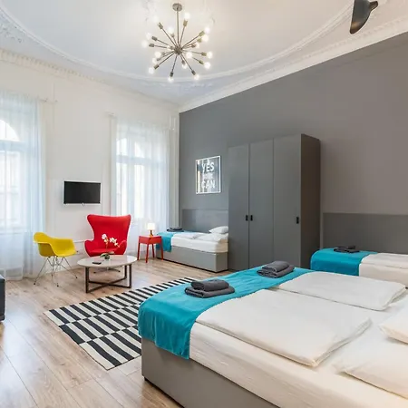 Apartment Faces - Funky Design In Vibrant Centre *